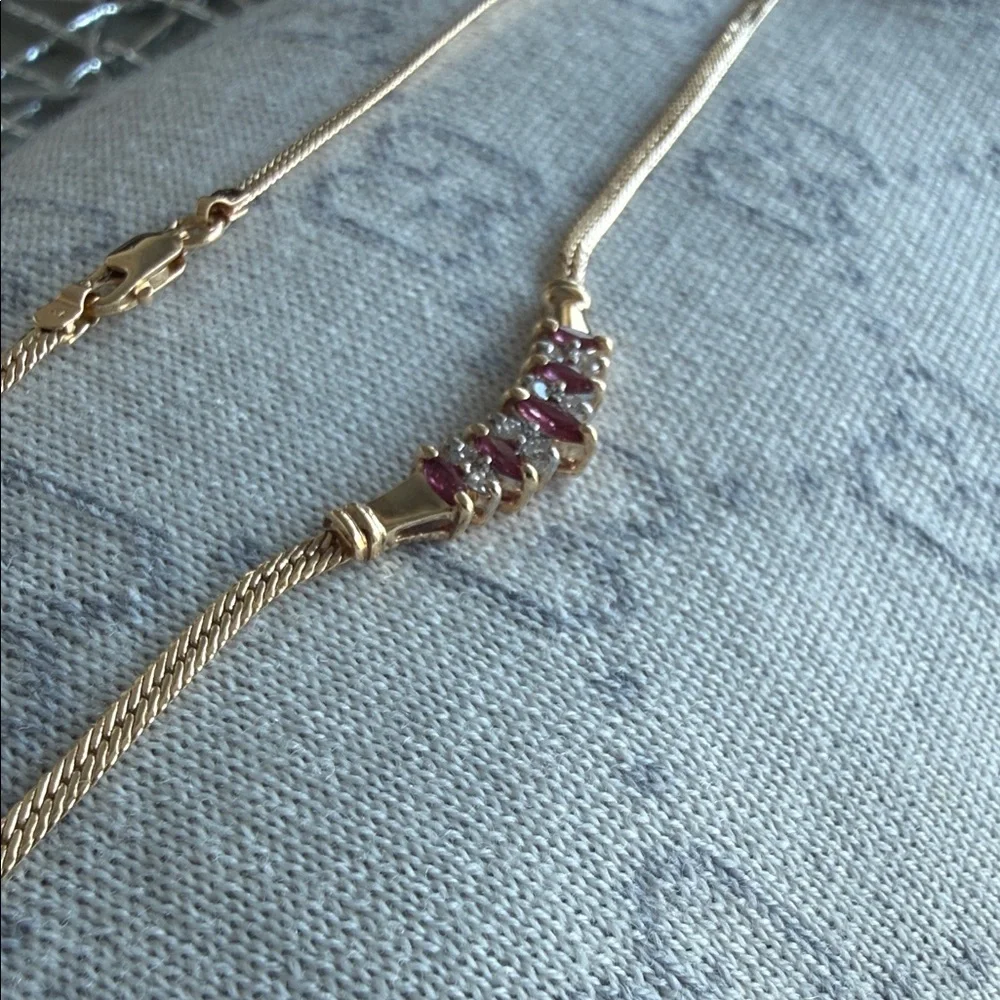 Elegant Gold Necklace with Ruby Accents - Picture 4 of 6
